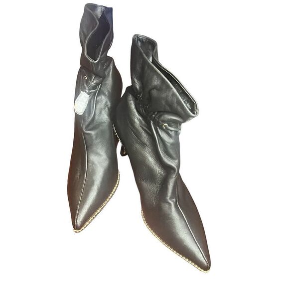 Coach Wynie Bootie in Black with Gold NWOB Size 6 1/2 - Picture 6 of 10